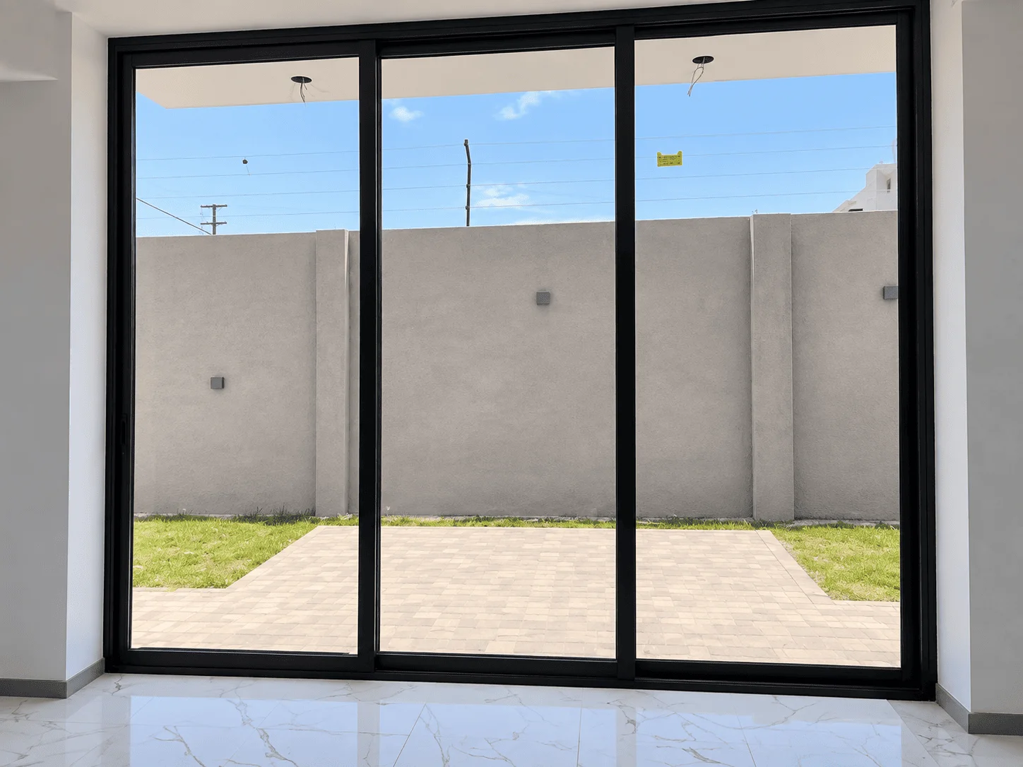 Proyecto de vidrio y aluminio de JC ILO