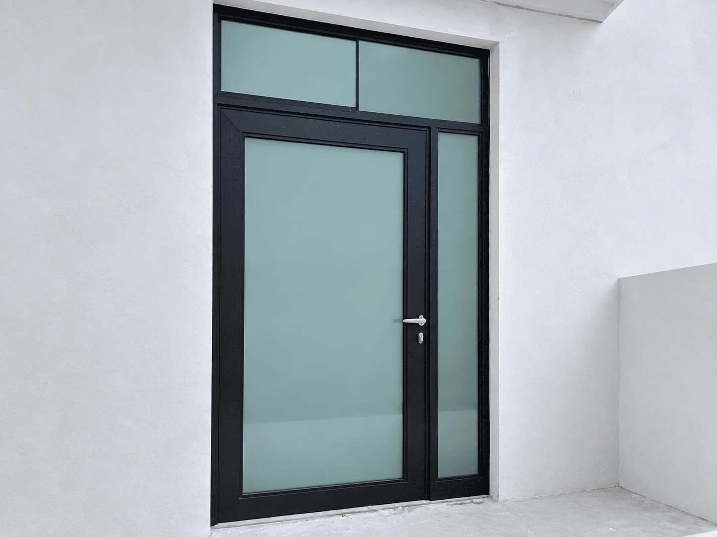 Puerta de aluminio y vidrio de JC ILO