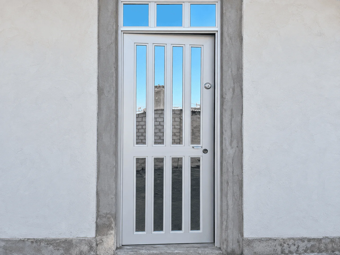 Puerta de Aluminio y Vidrio - Puertas y Cerramientos - JC ILO